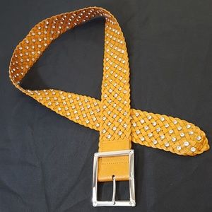 GUESS WOMEN'S WOVEN LEATHER STUDDED BELT (M) Tan